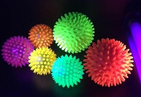 Bola de picos com luz
