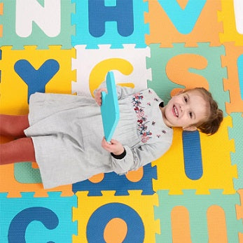 Tapete de espuma com letras