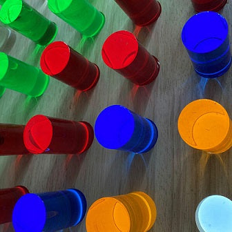 Painel de parede com barras coloridas